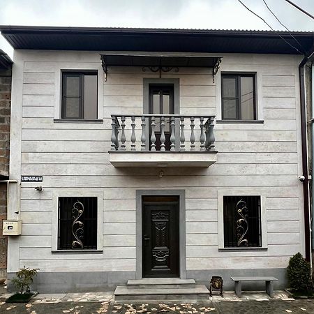 New , Comfortable 3 Bedroom House เยเรวาน ภายนอก รูปภาพ