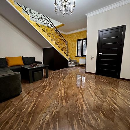 New , Comfortable 3 Bedroom House เยเรวาน ภายนอก รูปภาพ