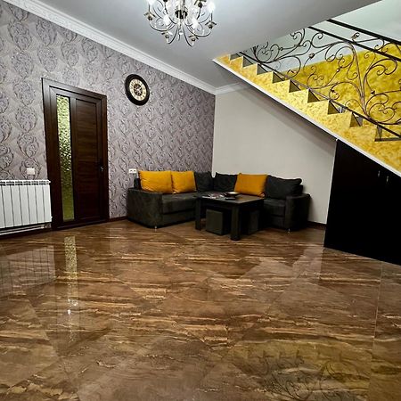 New , Comfortable 3 Bedroom House เยเรวาน ภายนอก รูปภาพ