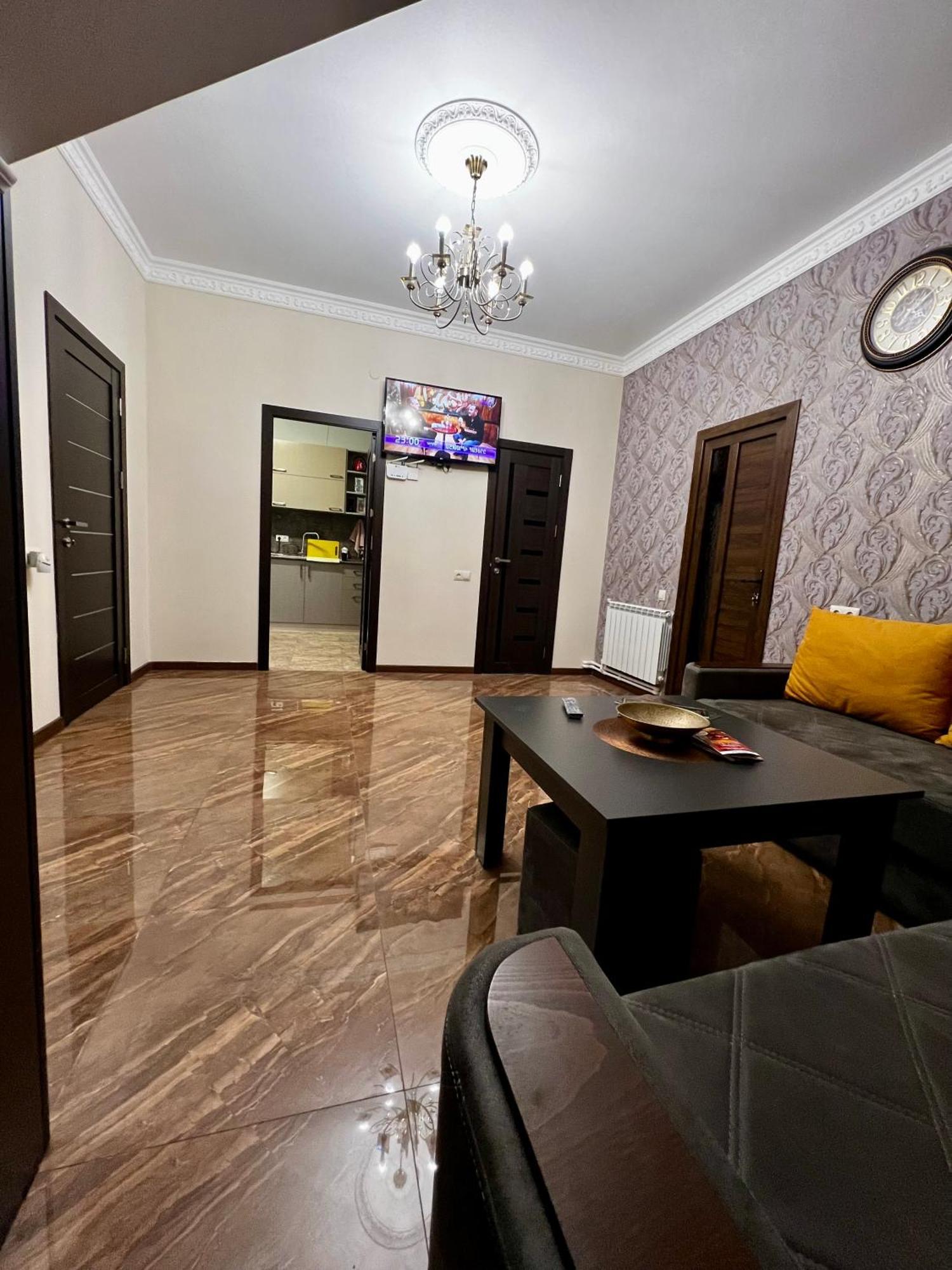 New , Comfortable 3 Bedroom House เยเรวาน ภายนอก รูปภาพ