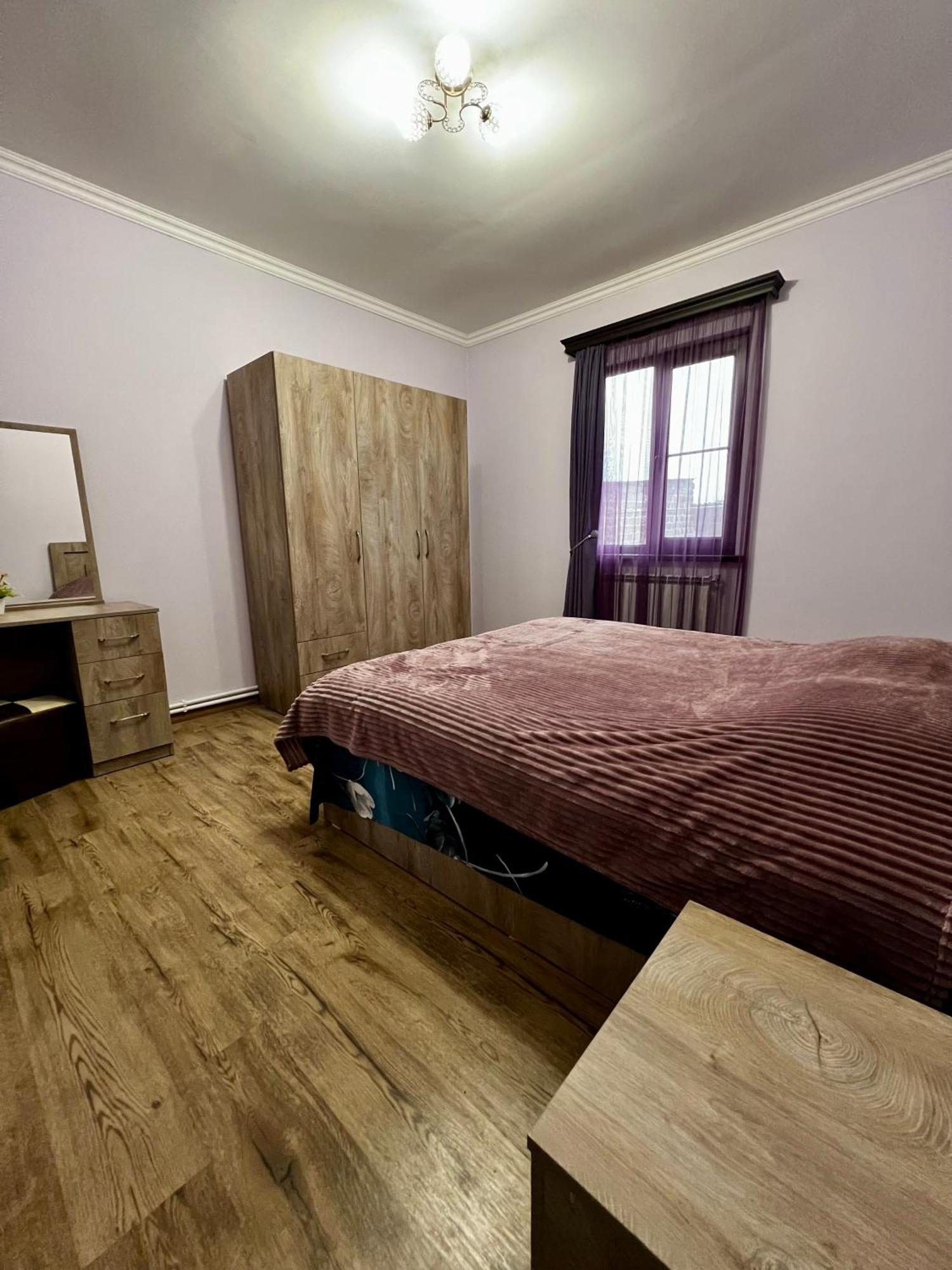 New , Comfortable 3 Bedroom House เยเรวาน ภายนอก รูปภาพ