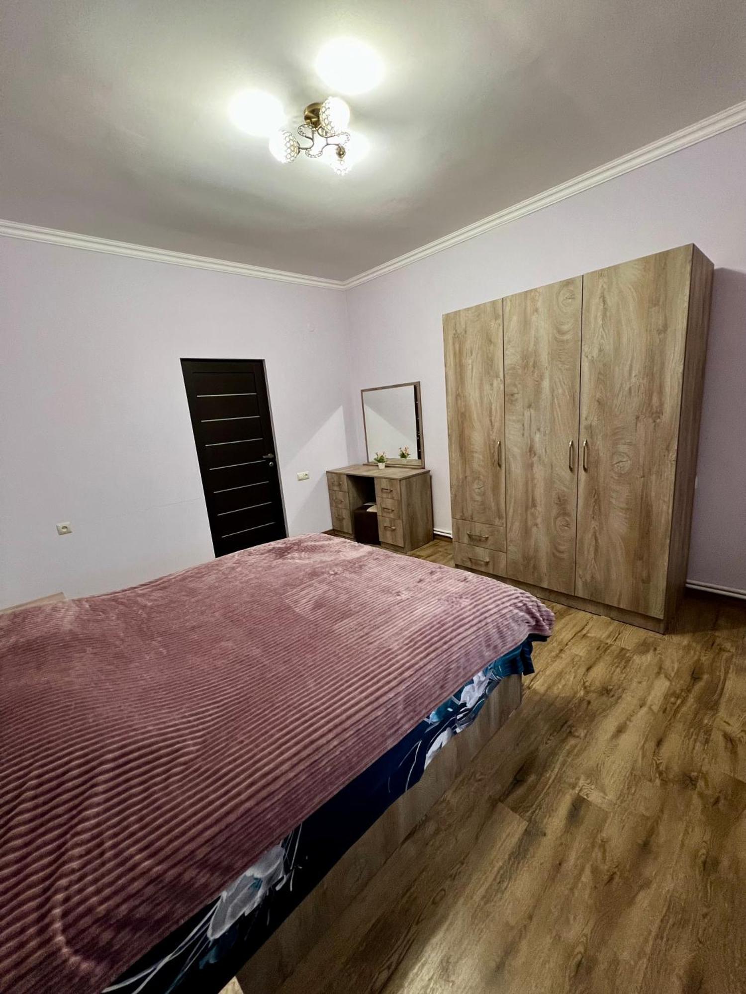 New , Comfortable 3 Bedroom House เยเรวาน ภายนอก รูปภาพ