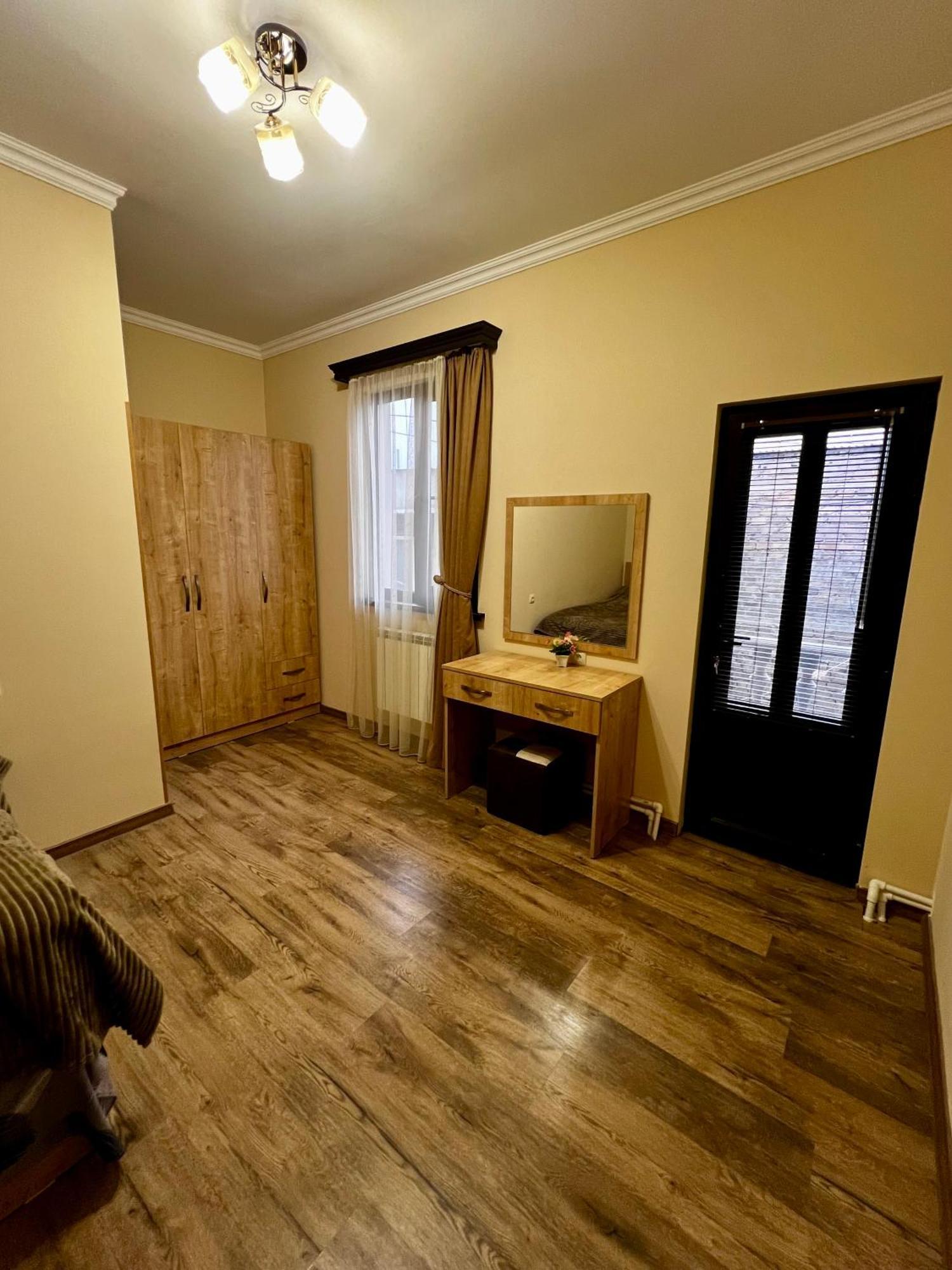 New , Comfortable 3 Bedroom House เยเรวาน ภายนอก รูปภาพ