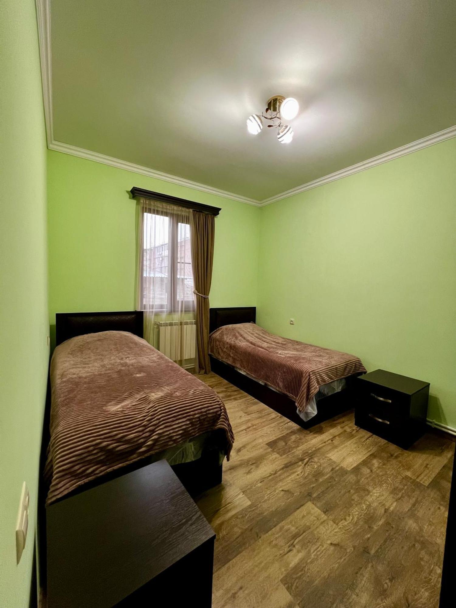 New , Comfortable 3 Bedroom House เยเรวาน ภายนอก รูปภาพ